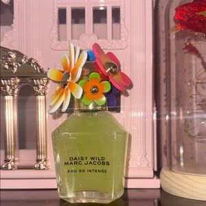 Marc Jacobs Daisy Wild Eau So Intense - Green Floral Bottle